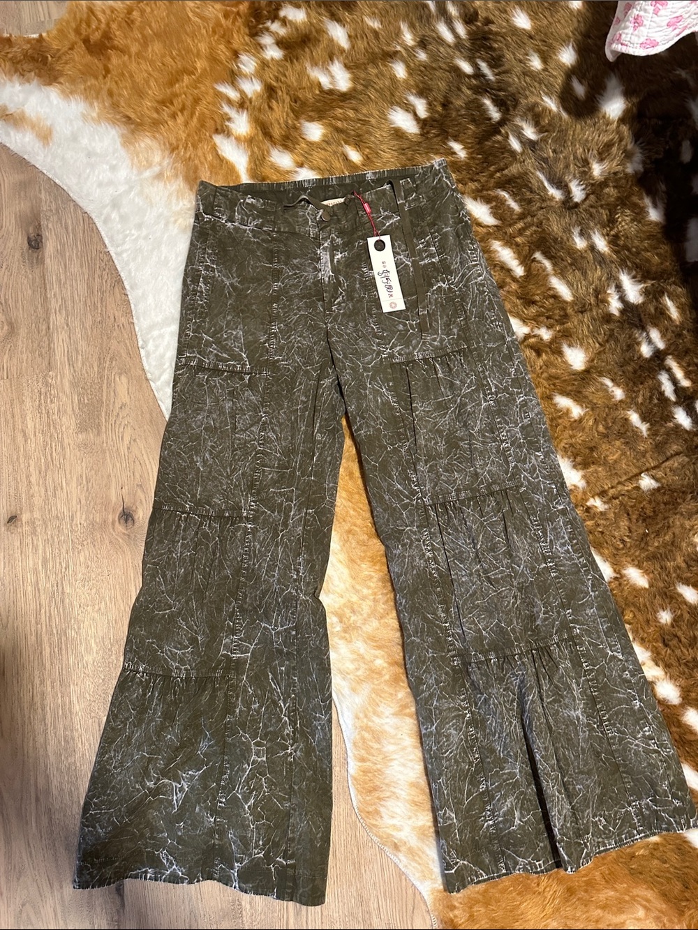 Olive Marble Wide-Leg Tiered Pants by No Boundaries